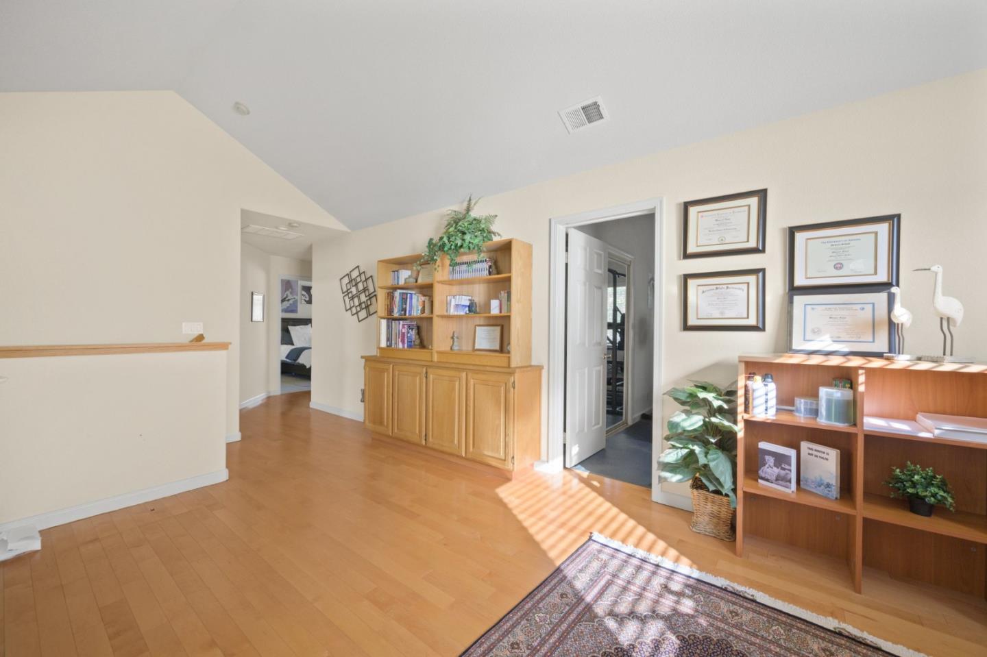 Detail Gallery Image 31 of 76 For 1252 Montcourse Ln, San Jose,  CA 95131 - 4 Beds | 2/1 Baths