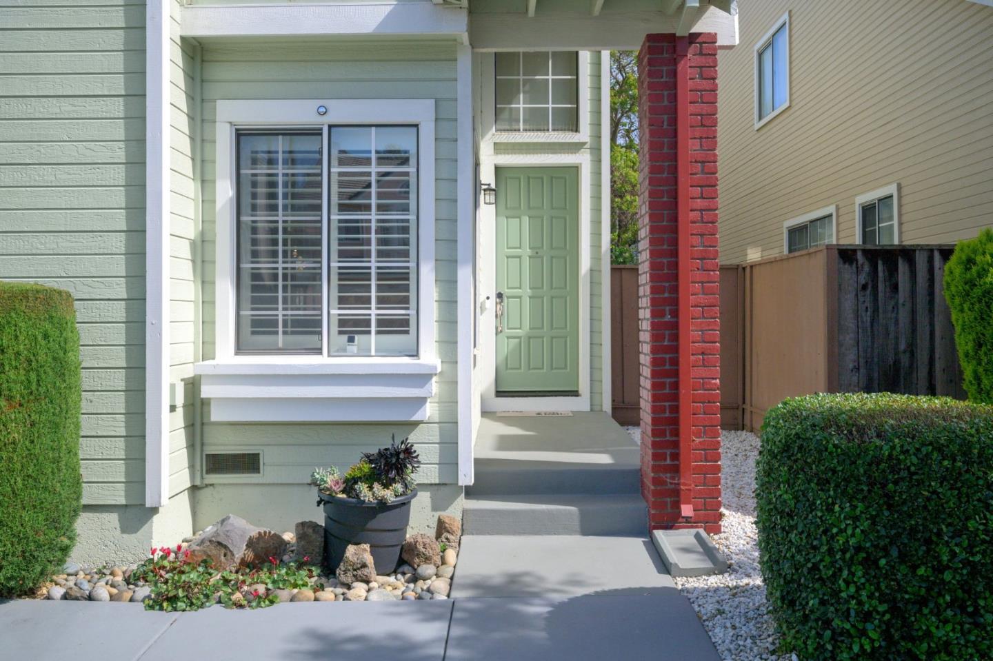 Detail Gallery Image 4 of 76 For 1252 Montcourse Ln, San Jose,  CA 95131 - 4 Beds | 2/1 Baths