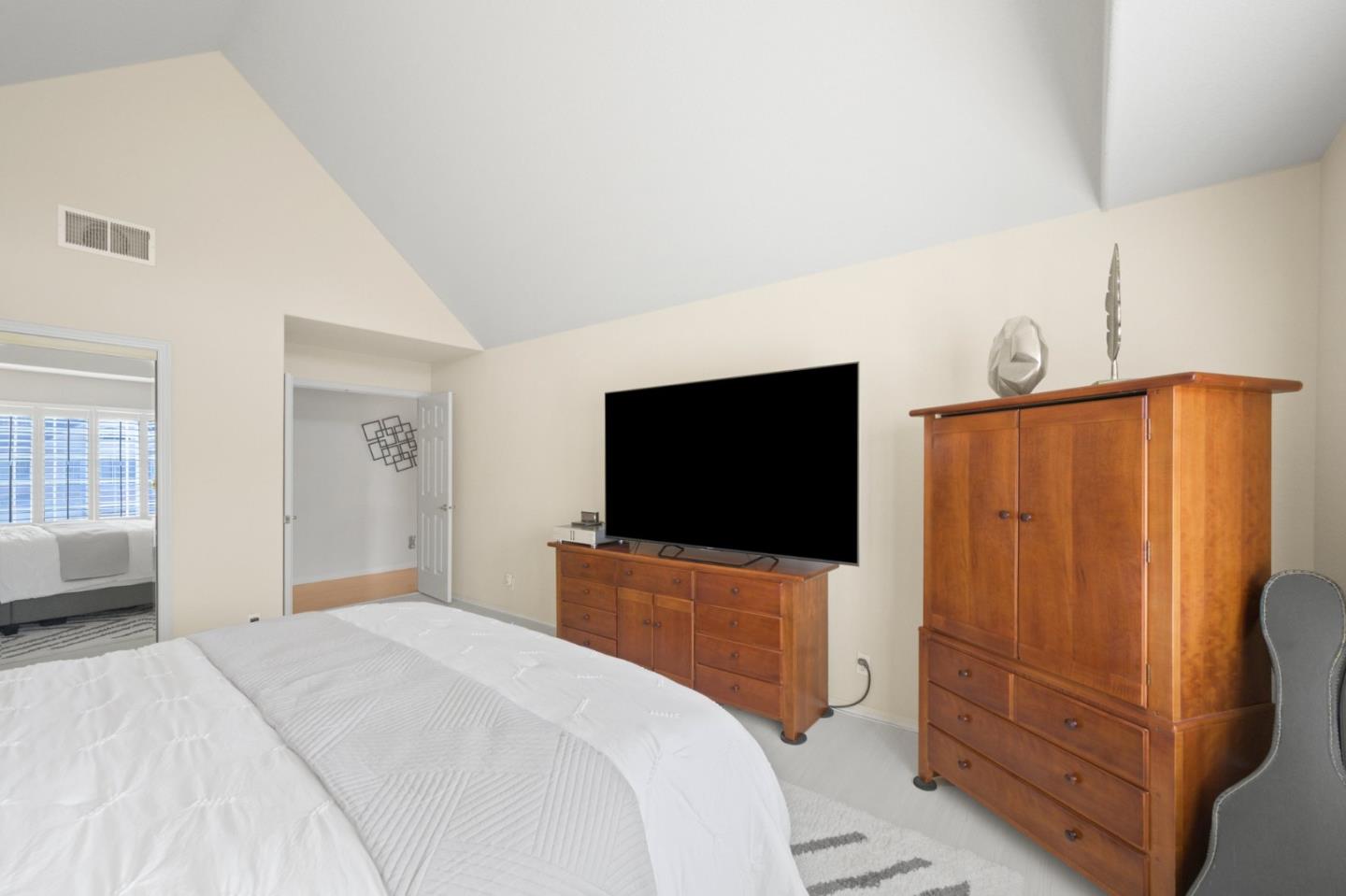 Detail Gallery Image 43 of 76 For 1252 Montcourse Ln, San Jose,  CA 95131 - 4 Beds | 2/1 Baths