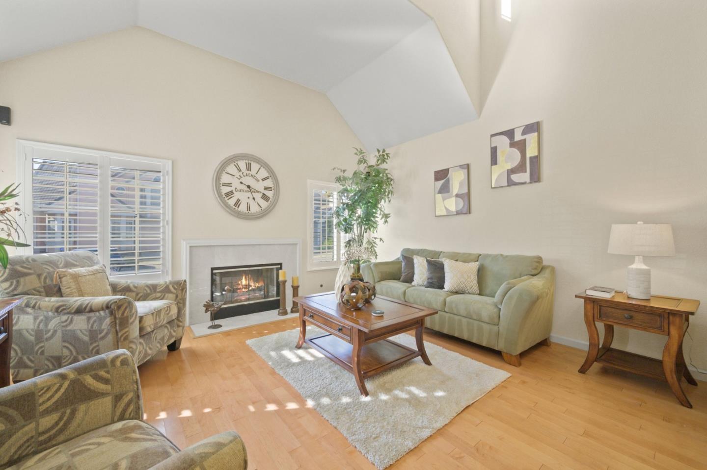 Detail Gallery Image 5 of 76 For 1252 Montcourse Ln, San Jose,  CA 95131 - 4 Beds | 2/1 Baths