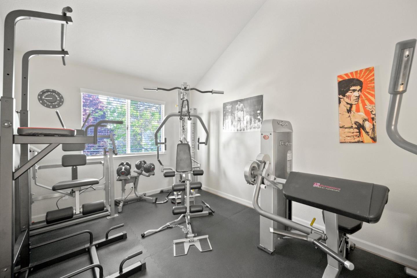 Detail Gallery Image 52 of 76 For 1252 Montcourse Ln, San Jose,  CA 95131 - 4 Beds | 2/1 Baths