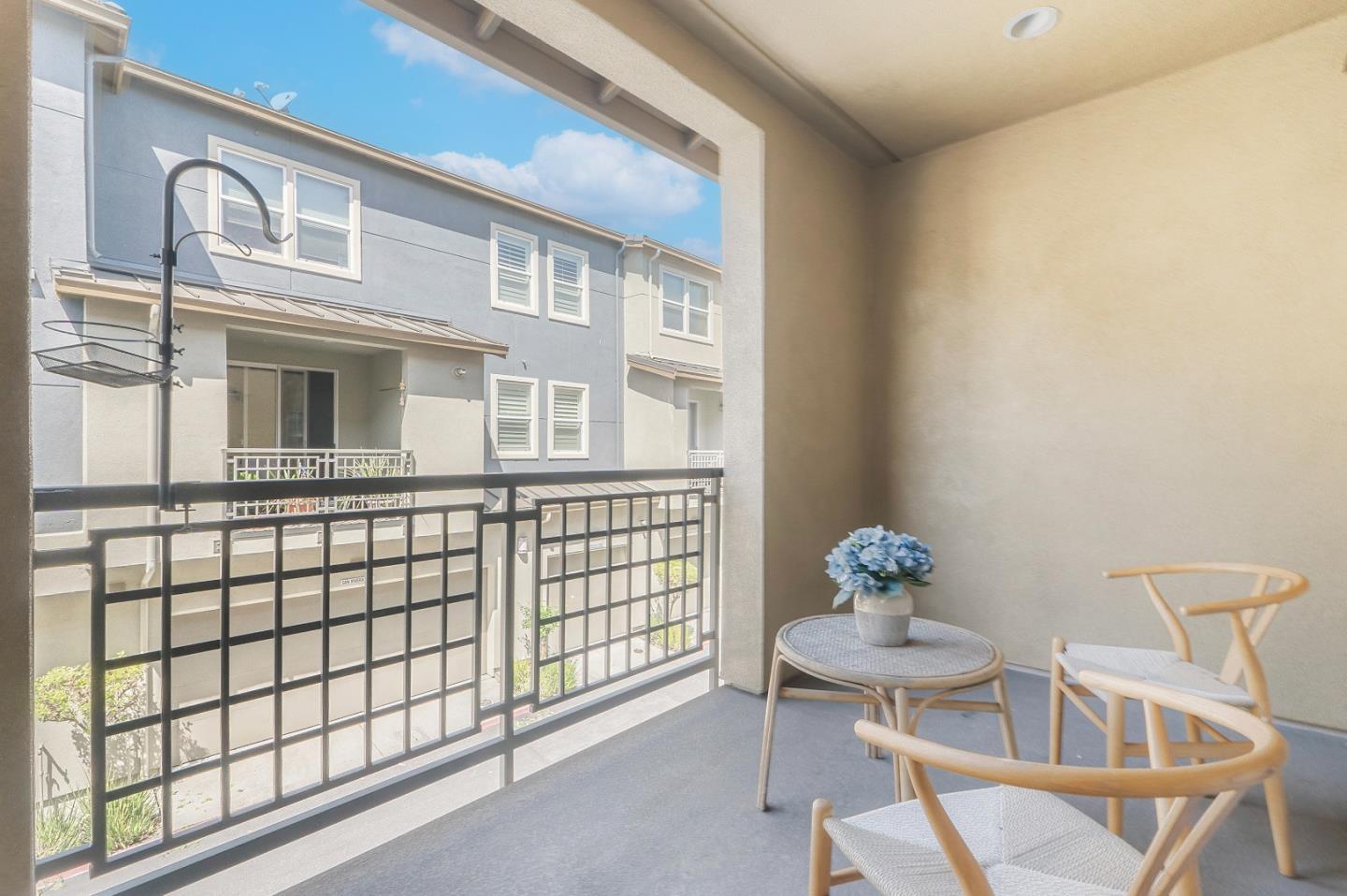 Detail Gallery Image 18 of 47 For 589 Santa Rosalia Ter, Sunnyvale,  CA 94085 - 3 Beds | 3 Baths