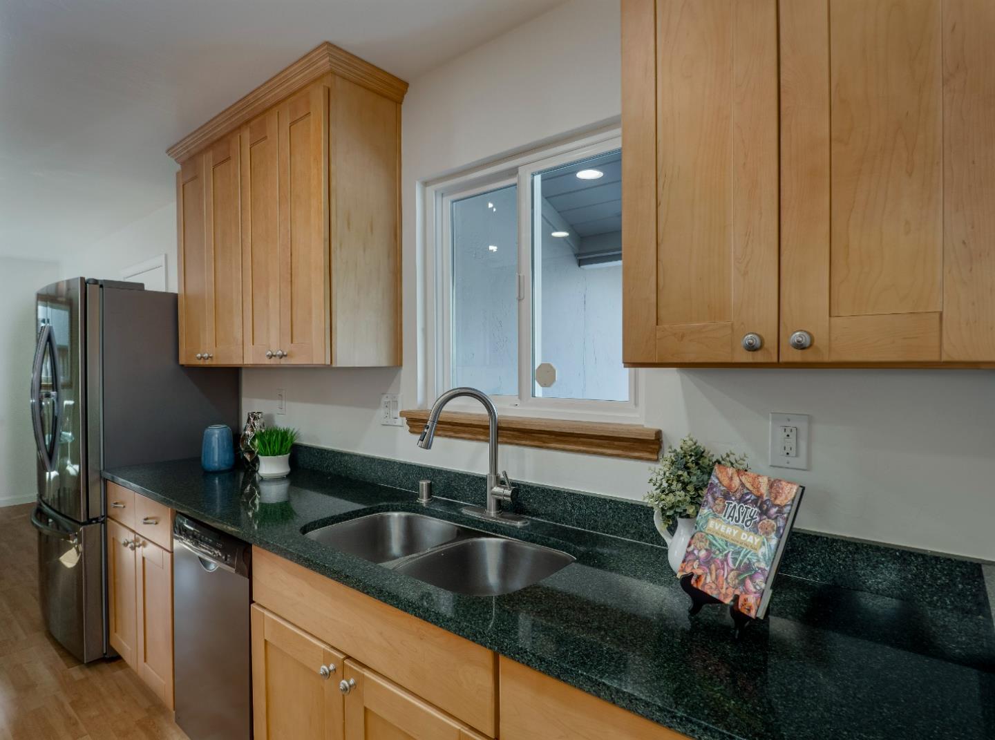Detail Gallery Image 7 of 26 For 1450 Myrtle Ave, San Jose,  CA 95118 - 3 Beds | 2 Baths
