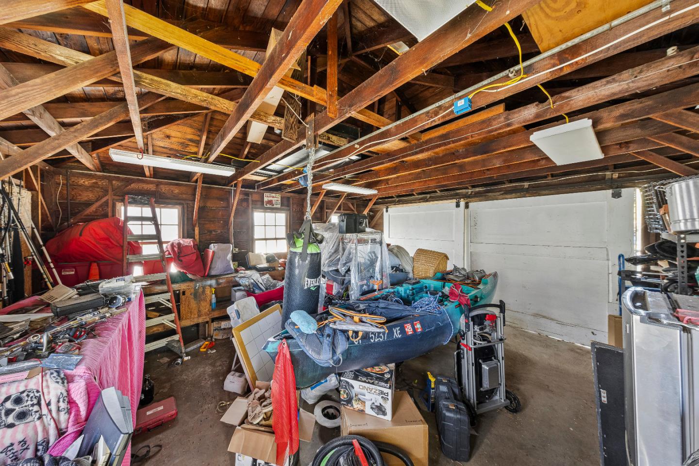 Detail Gallery Image 17 of 49 For 584-585 Monterey Rd, Morgan Hill,  CA 95037 - 5 Beds | 2 Baths