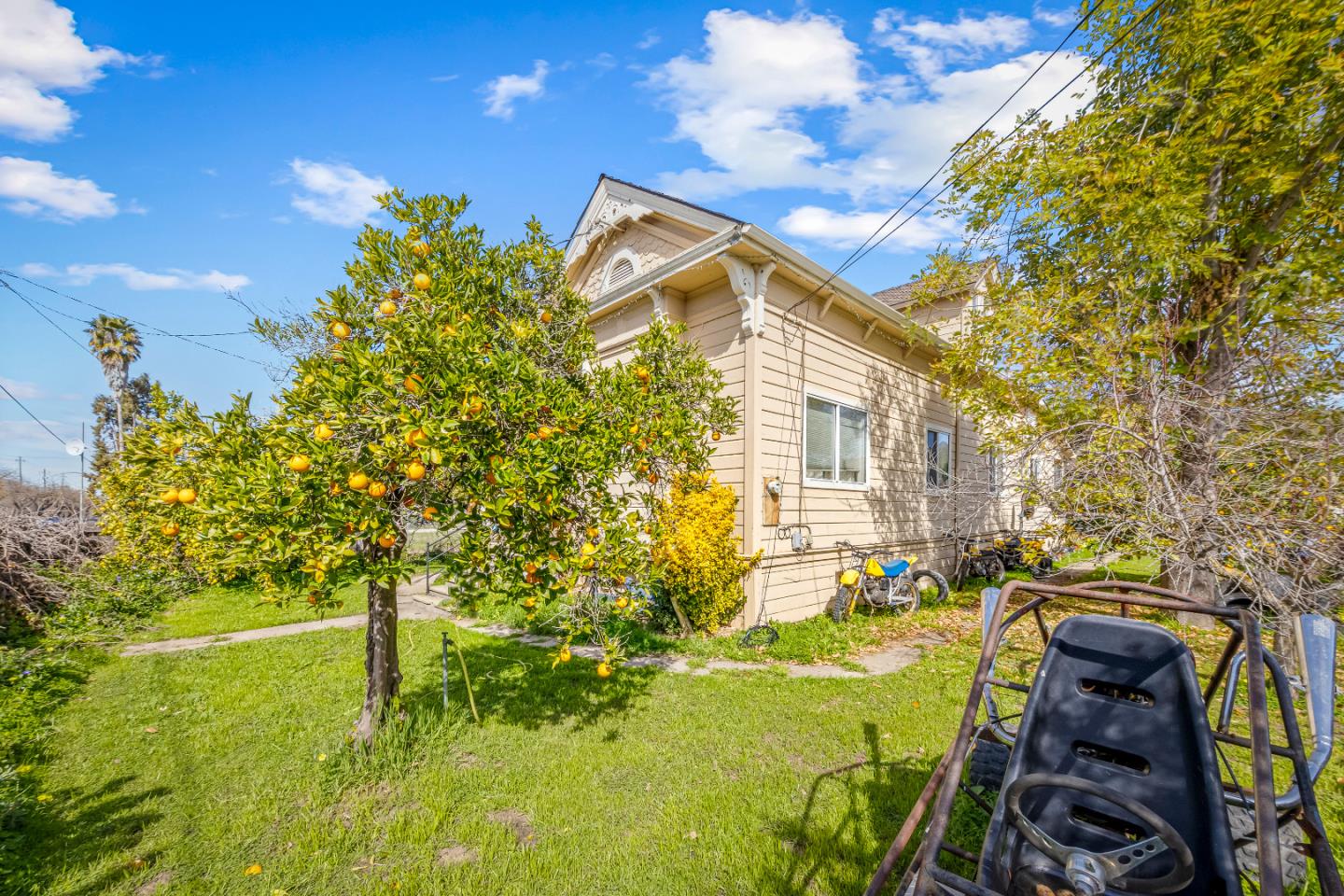 Detail Gallery Image 2 of 49 For 584-585 Monterey Rd, Morgan Hill,  CA 95037 - 5 Beds | 2 Baths