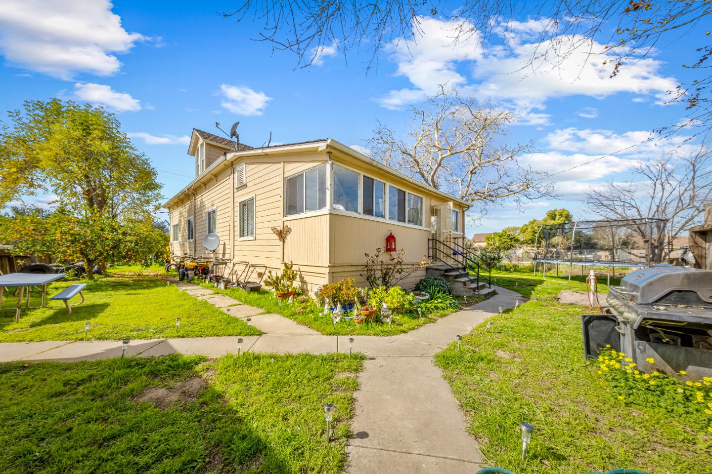 Detail Gallery Image 20 of 49 For 584-585 Monterey Rd, Morgan Hill,  CA 95037 - 5 Beds | 2 Baths