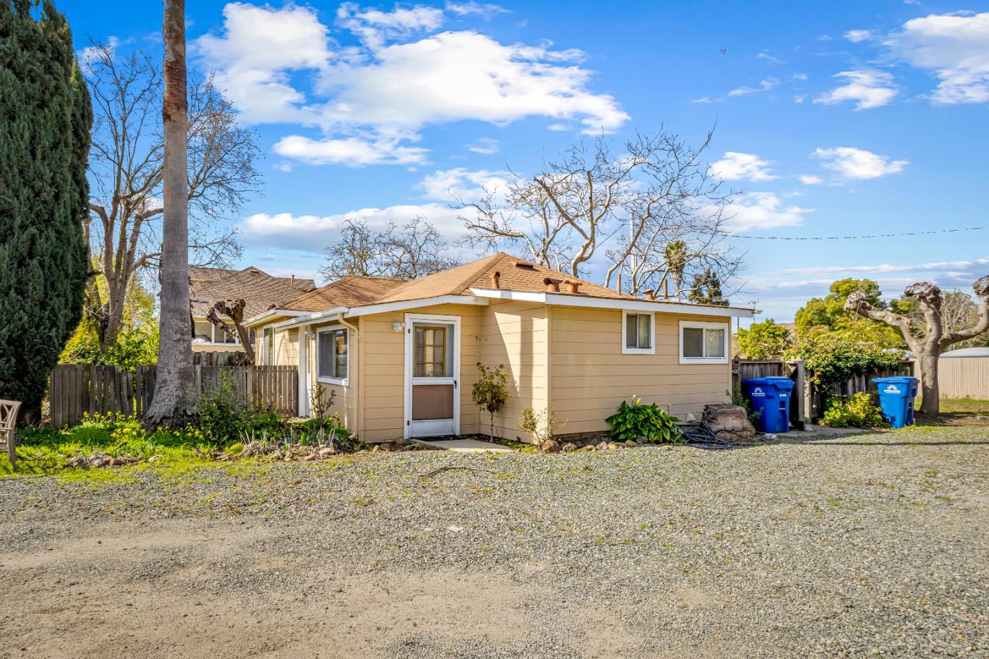 Detail Gallery Image 21 of 49 For 584-585 Monterey Rd, Morgan Hill,  CA 95037 - 5 Beds | 2 Baths
