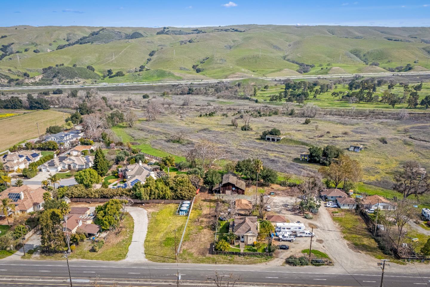Detail Gallery Image 4 of 49 For 584-585 Monterey Rd, Morgan Hill,  CA 95037 - 5 Beds | 2 Baths