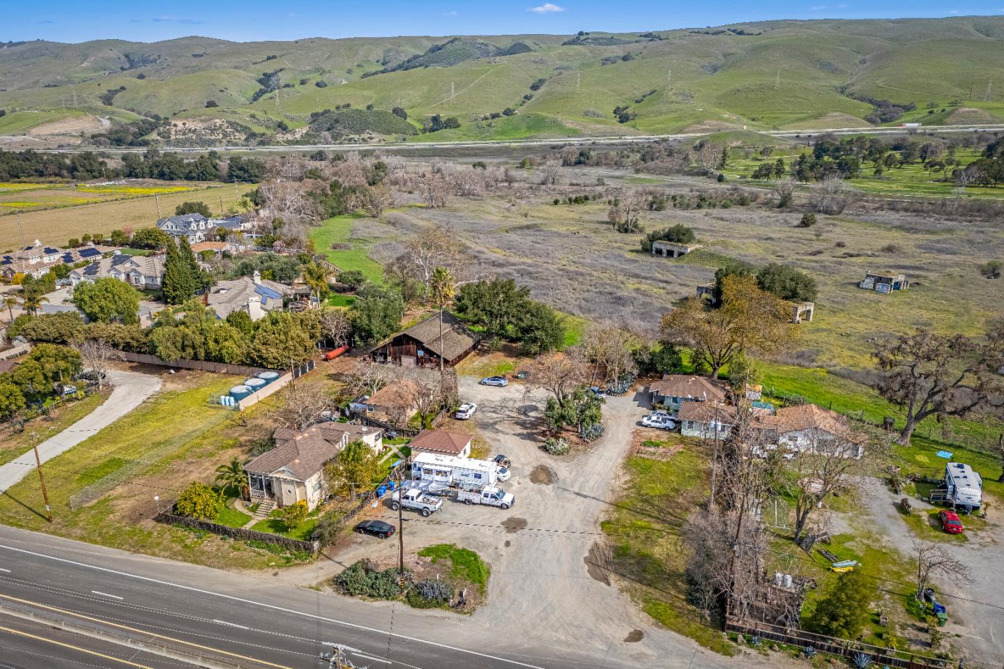 Detail Gallery Image 6 of 49 For 584-585 Monterey Rd, Morgan Hill,  CA 95037 - 5 Beds | 2 Baths