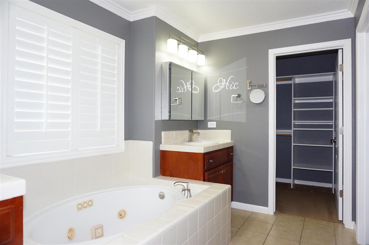 Detail Gallery Image 38 of 53 For 334 Honeybell St, Los Banos,  CA 93635 - 4 Beds | 3 Baths