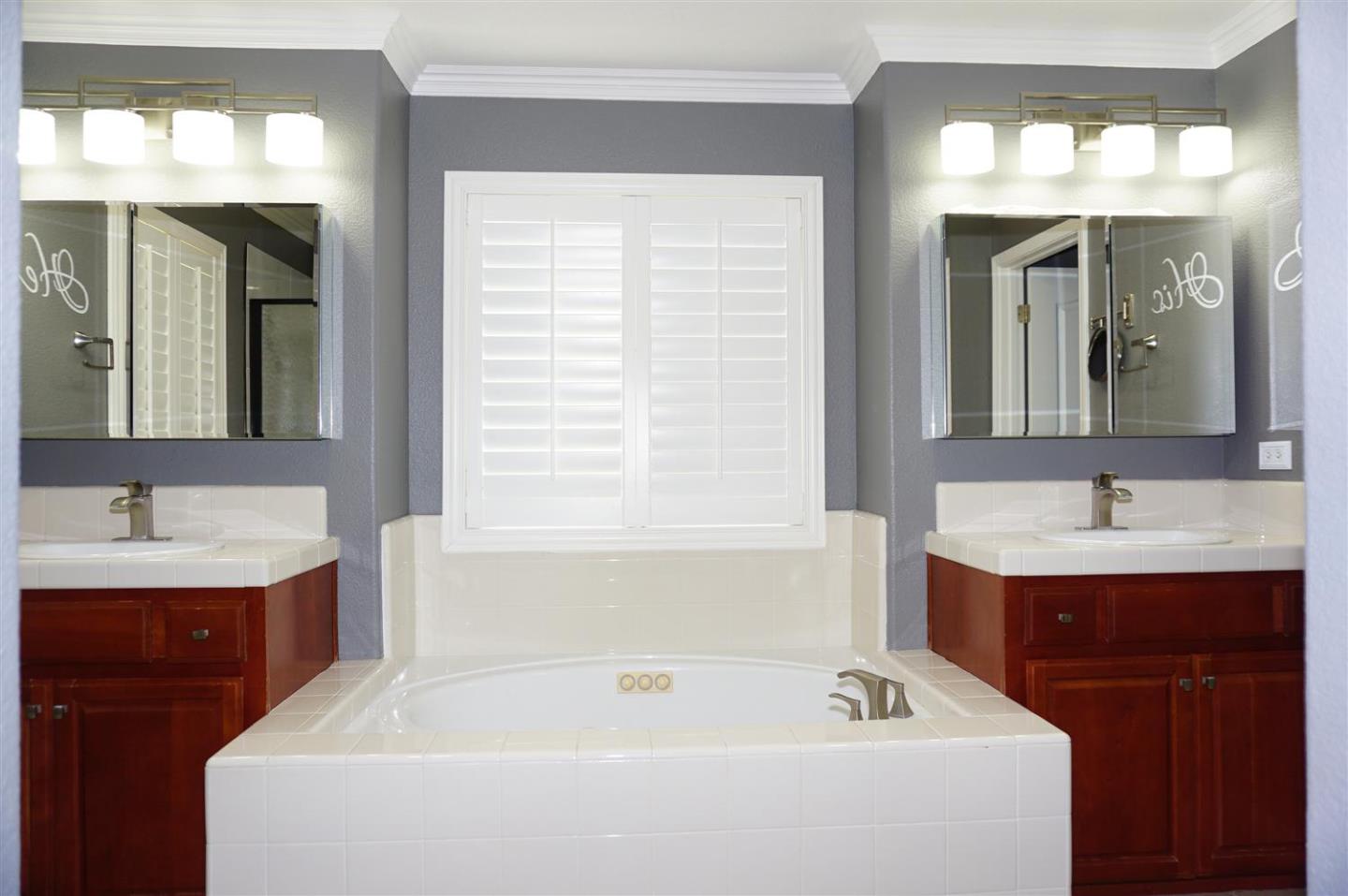 Detail Gallery Image 39 of 53 For 334 Honeybell St, Los Banos,  CA 93635 - 4 Beds | 3 Baths