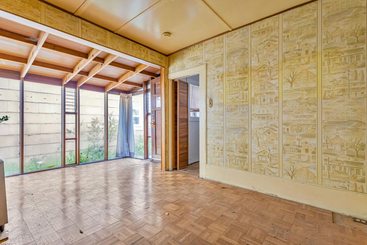 Detail Gallery Image 6 of 35 For 658 Lisbon St, San Francisco,  CA 94112 - 2 Beds | 1 Baths