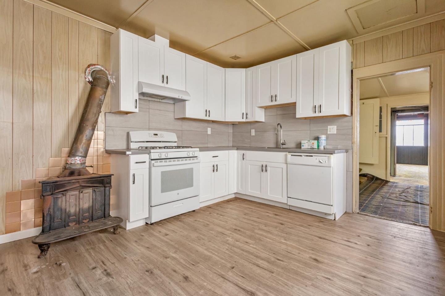 Detail Gallery Image 8 of 35 For 658 Lisbon St, San Francisco,  CA 94112 - 2 Beds | 1 Baths