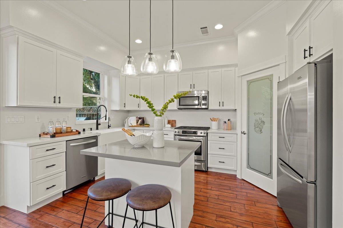 Detail Gallery Image 12 of 53 For 982 Morse St, San Jose,  CA 95126 - 4 Beds | 3 Baths