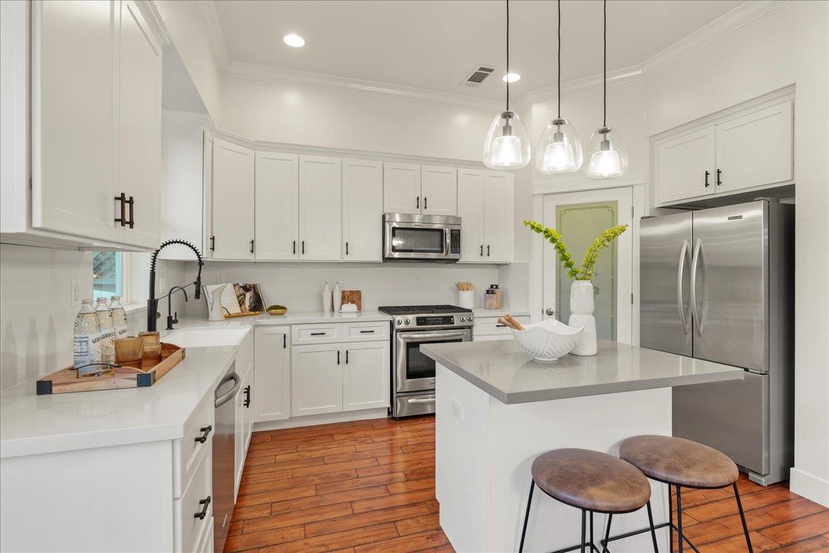 Detail Gallery Image 13 of 53 For 982 Morse St, San Jose,  CA 95126 - 4 Beds | 3 Baths