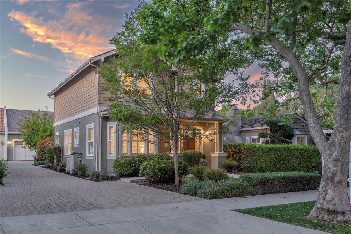 Detail Gallery Image 2 of 53 For 982 Morse St, San Jose,  CA 95126 - 4 Beds | 3 Baths