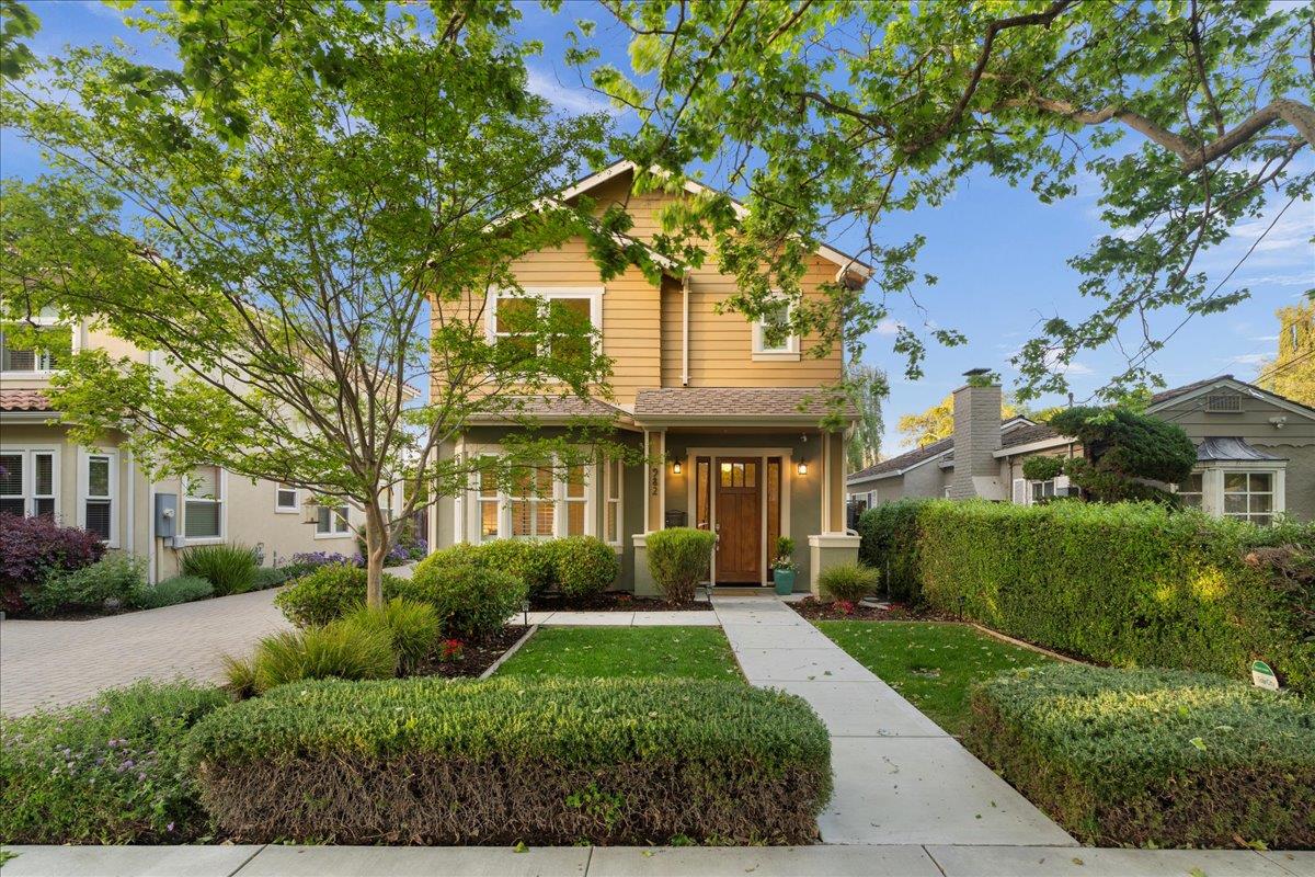Detail Gallery Image 3 of 53 For 982 Morse St, San Jose,  CA 95126 - 4 Beds | 3 Baths