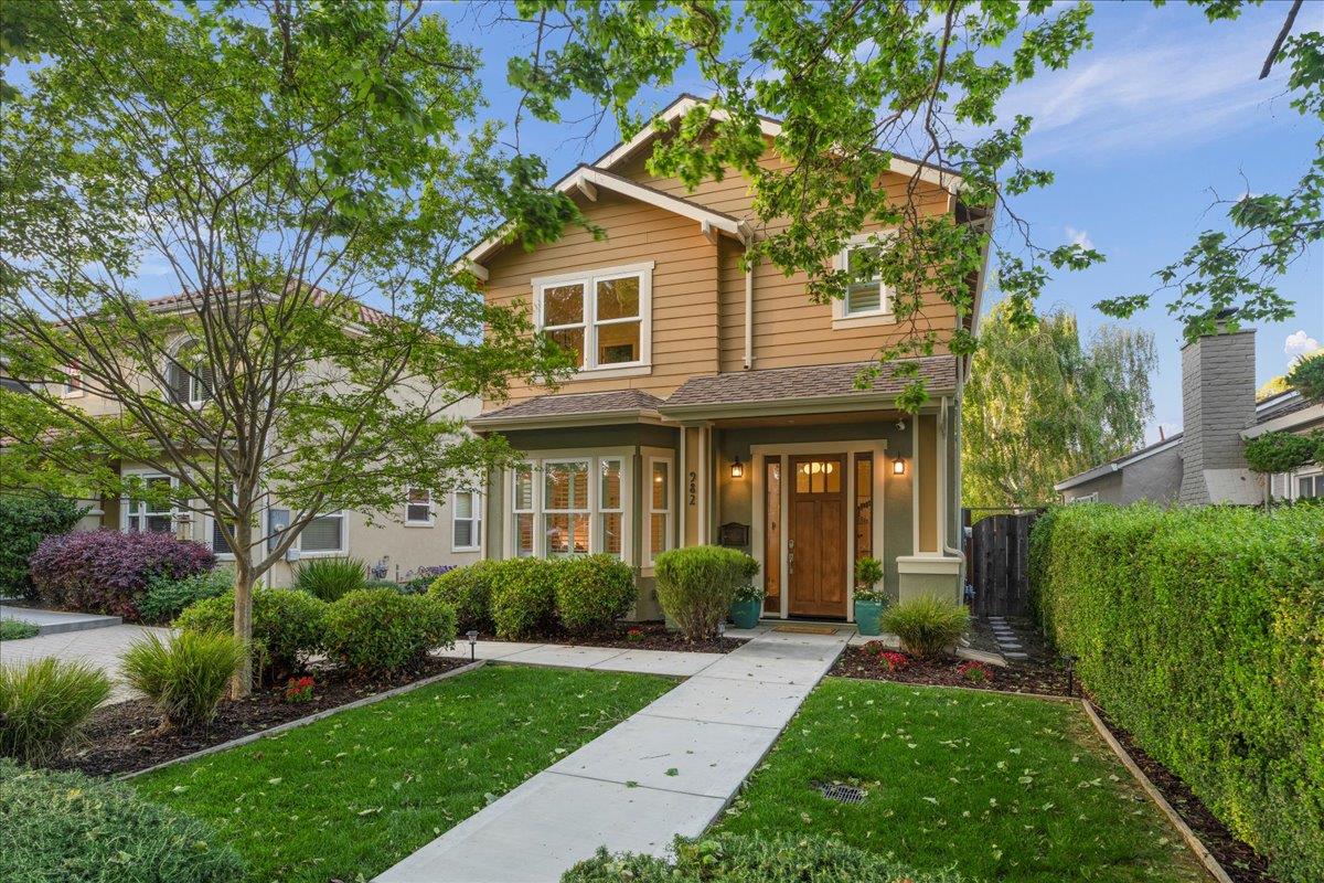 Detail Gallery Image 5 of 53 For 982 Morse St, San Jose,  CA 95126 - 4 Beds | 3 Baths