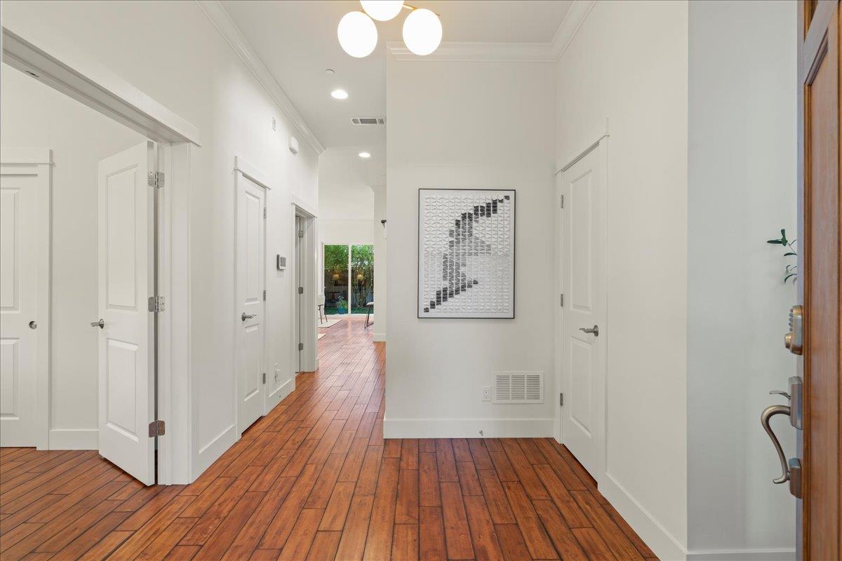 Detail Gallery Image 8 of 53 For 982 Morse St, San Jose,  CA 95126 - 4 Beds | 3 Baths