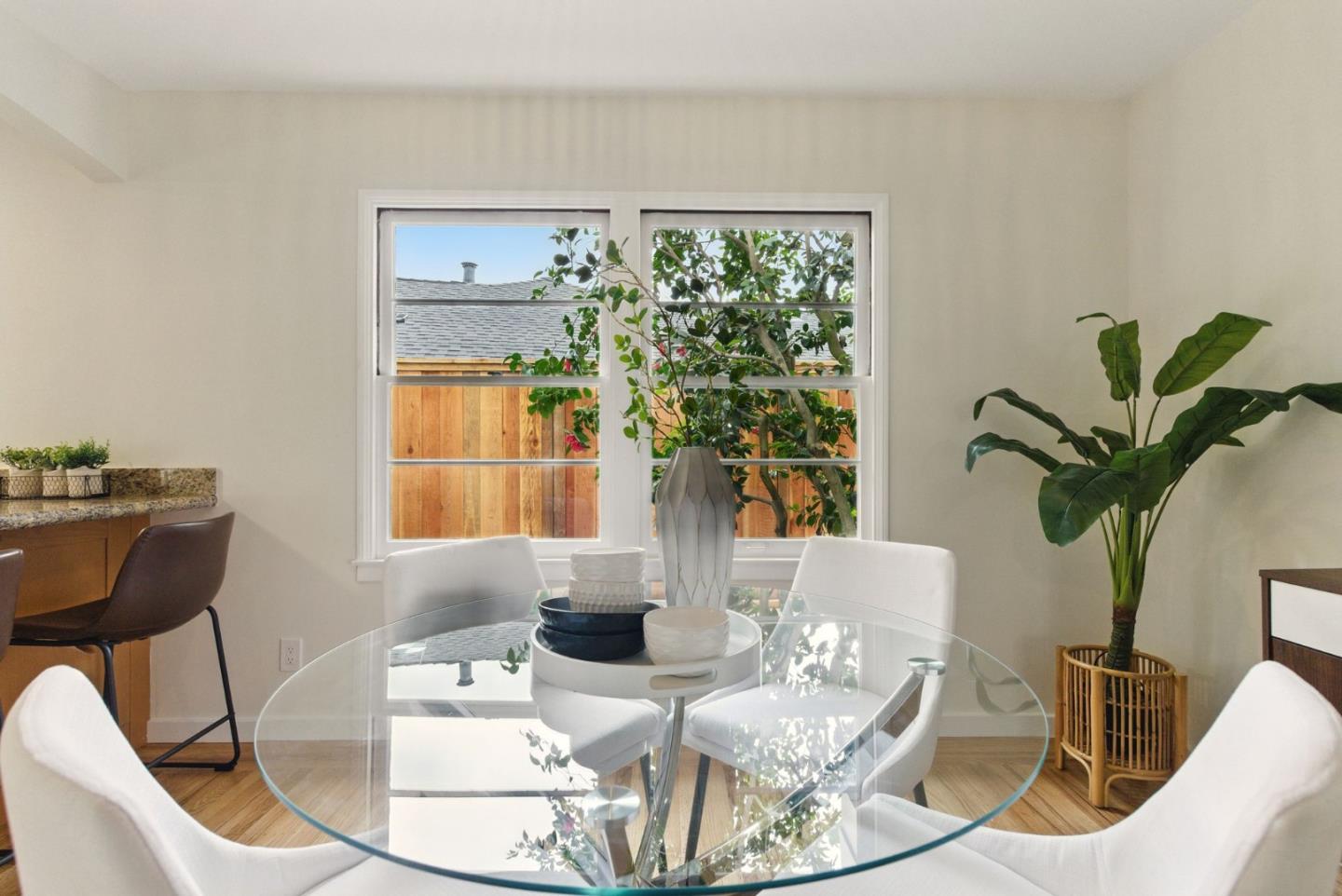 Detail Gallery Image 10 of 25 For 279 Oakhurst Pl, Menlo Park,  CA 94025 - 4 Beds | 2 Baths
