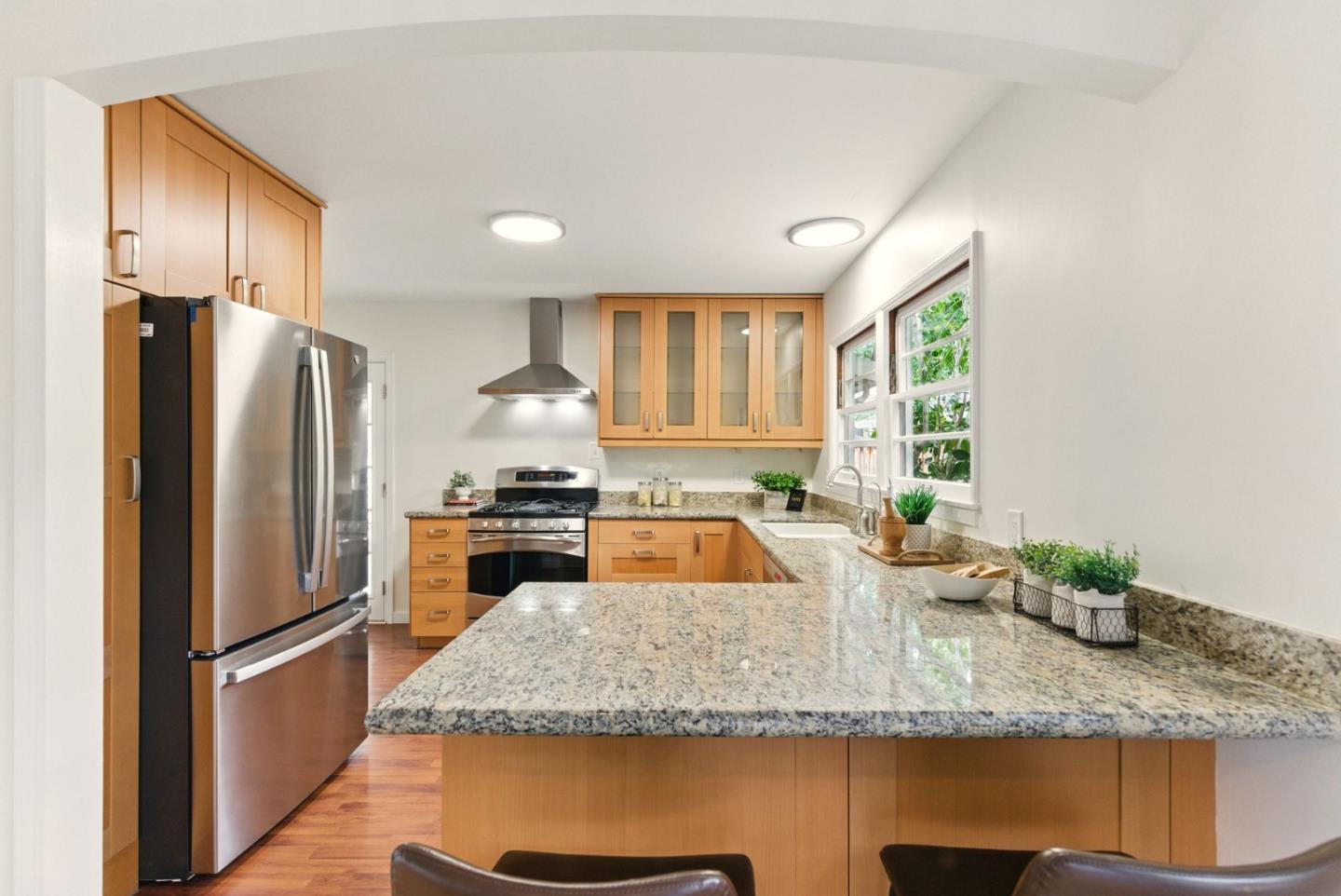 Detail Gallery Image 12 of 25 For 279 Oakhurst Pl, Menlo Park,  CA 94025 - 4 Beds | 2 Baths