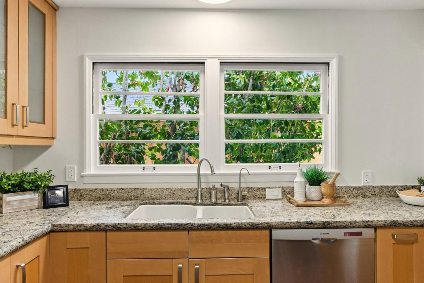 Detail Gallery Image 14 of 25 For 279 Oakhurst Pl, Menlo Park,  CA 94025 - 4 Beds | 2 Baths