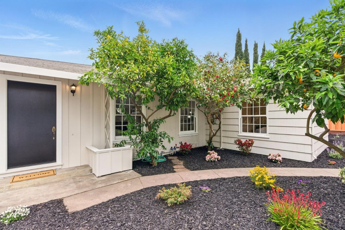 Detail Gallery Image 2 of 25 For 279 Oakhurst Pl, Menlo Park,  CA 94025 - 4 Beds | 2 Baths