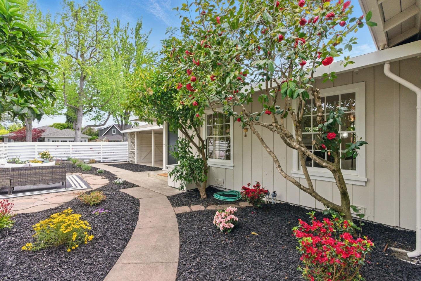 Detail Gallery Image 3 of 25 For 279 Oakhurst Pl, Menlo Park,  CA 94025 - 4 Beds | 2 Baths