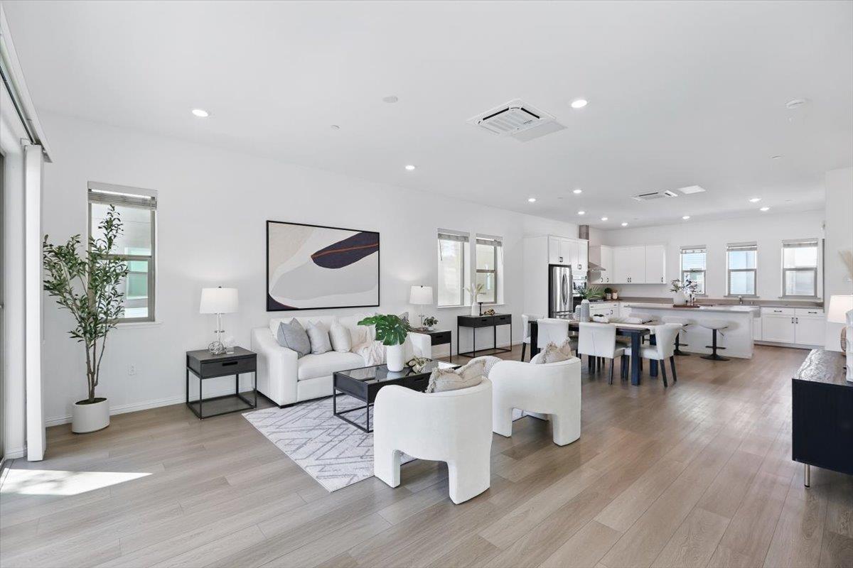 Detail Gallery Image 4 of 71 For 5838 Flash Ln, San Jose,  CA 95119 - 4 Beds | 3/1 Baths