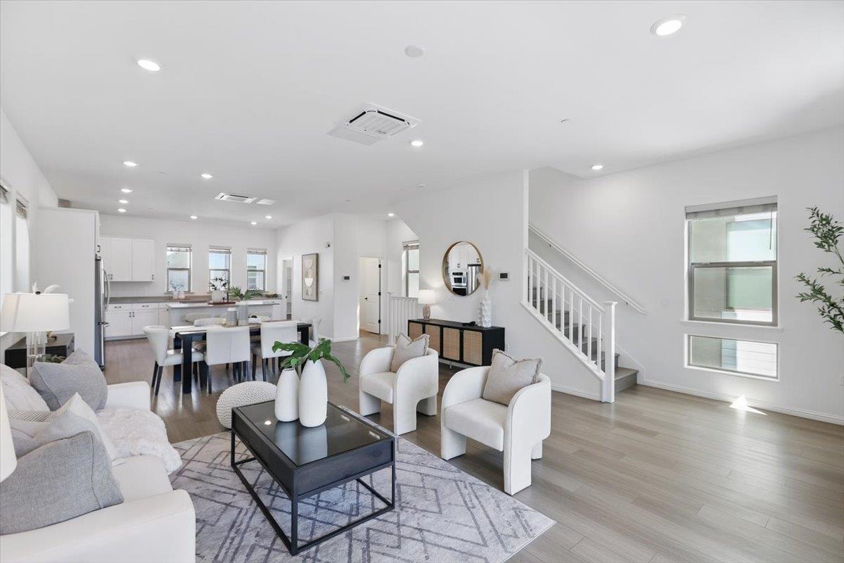 Detail Gallery Image 9 of 71 For 5838 Flash Ln, San Jose,  CA 95119 - 4 Beds | 3/1 Baths