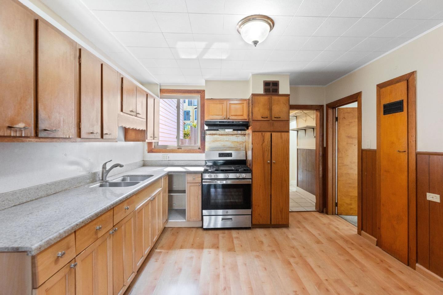 Detail Gallery Image 11 of 57 For 1239 Brunswick St, Daly City,  CA 94014 - 4 Beds | 2 Baths