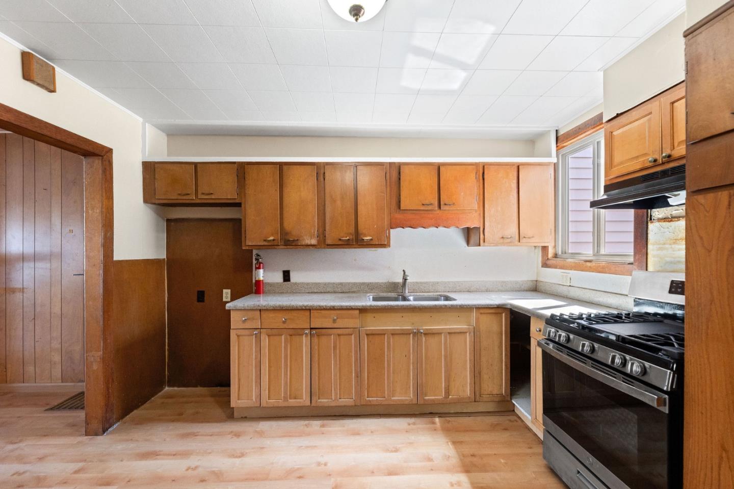 Detail Gallery Image 13 of 57 For 1239 Brunswick St, Daly City,  CA 94014 - 4 Beds | 2 Baths