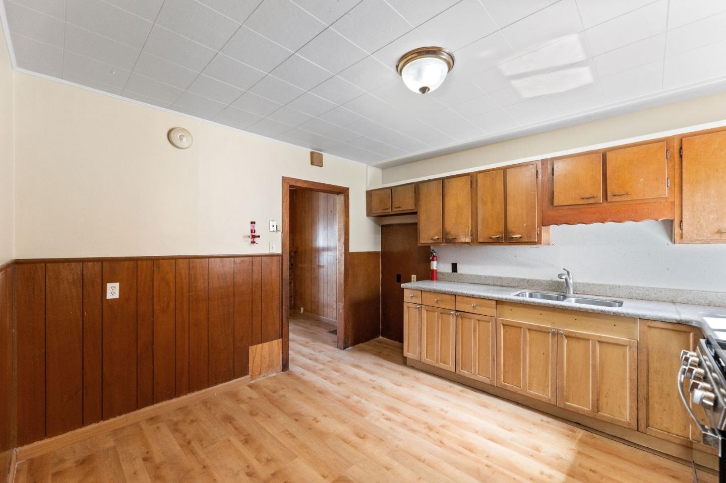 Detail Gallery Image 14 of 57 For 1239 Brunswick St, Daly City,  CA 94014 - 4 Beds | 2 Baths
