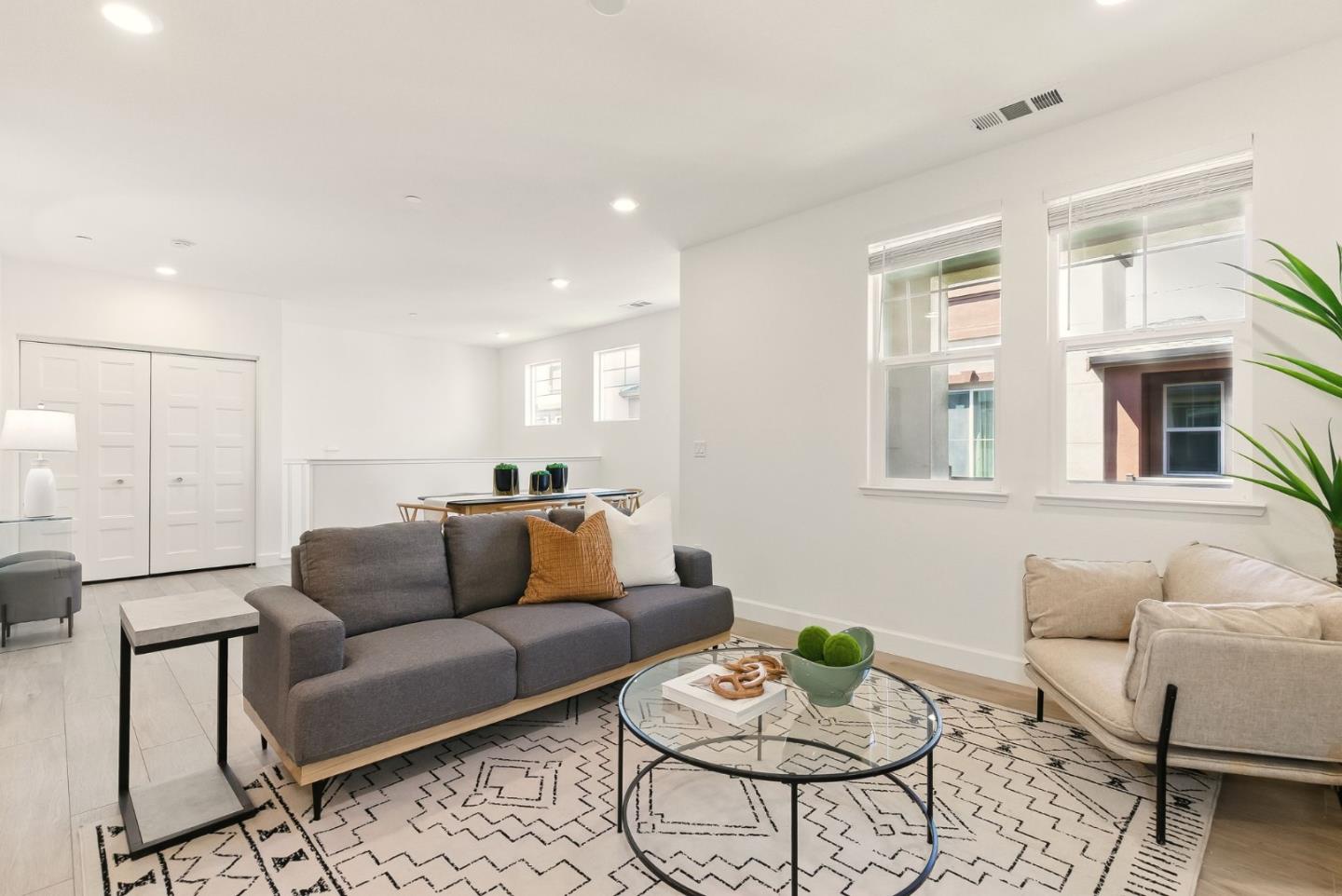 Detail Gallery Image 5 of 35 For 1033 Gabbiano Ln #3,  San Jose,  CA 95131 - 2 Beds | 2 Baths