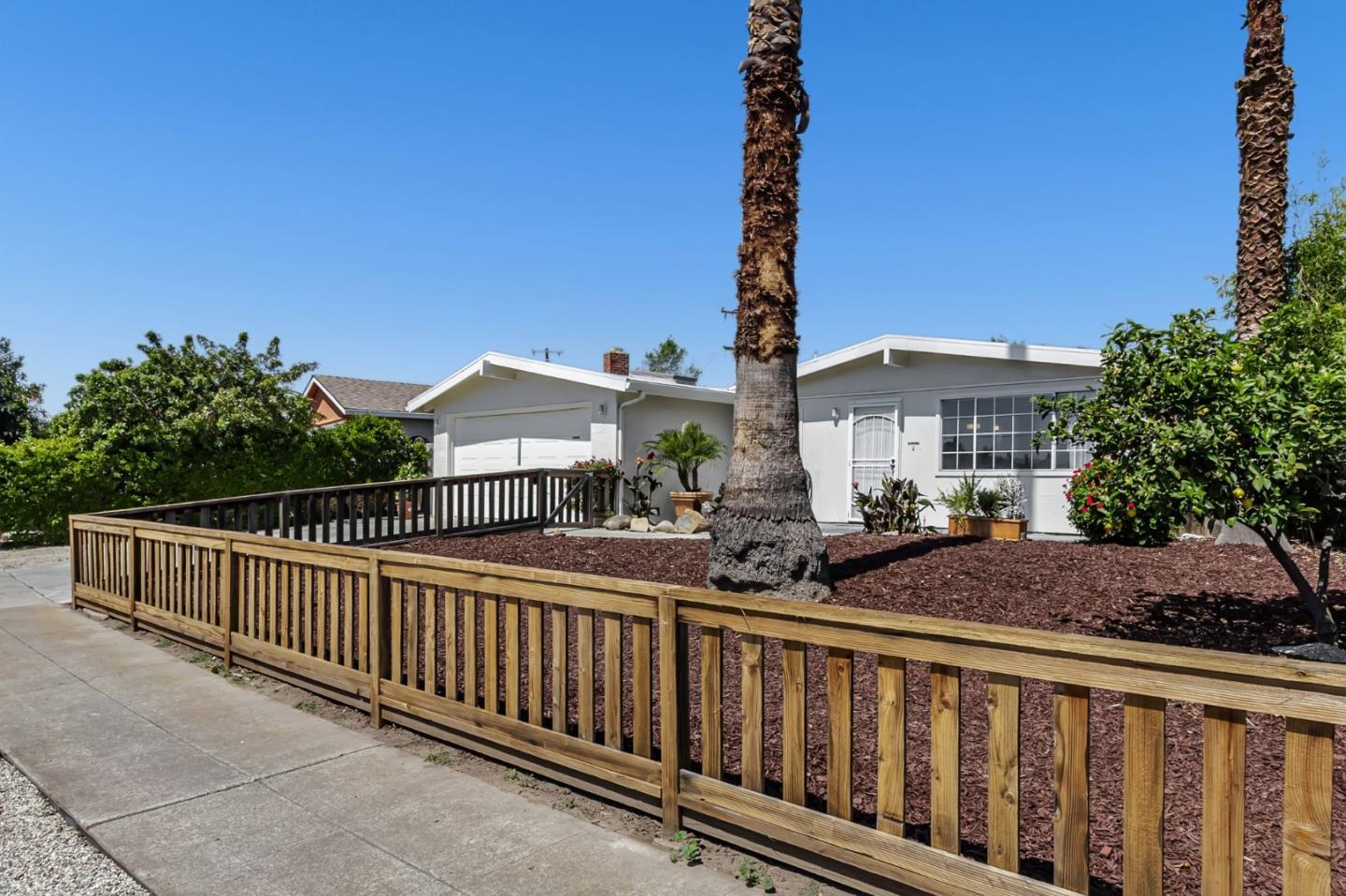 Detail Gallery Image 4 of 43 For 1502 Mount Whitney Dr, San Jose,  CA 95127 - 3 Beds | 2 Baths