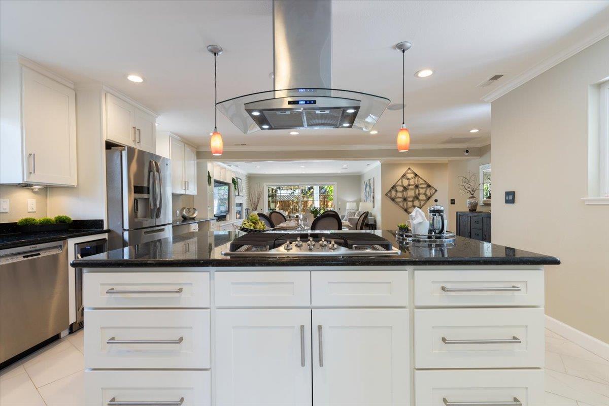 Detail Gallery Image 11 of 27 For 2479 Aram Ave, San Jose,  CA 95128 - 3 Beds | 2 Baths