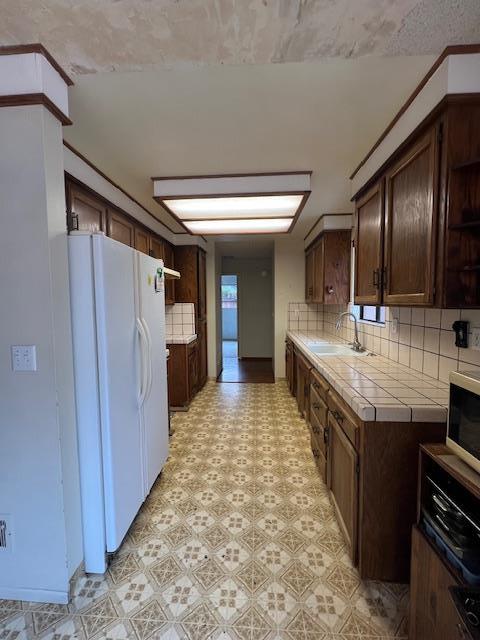 Detail Gallery Image 3 of 13 For 744 San Jacinto Dr, Salinas,  CA 93901 - 3 Beds | 2 Baths