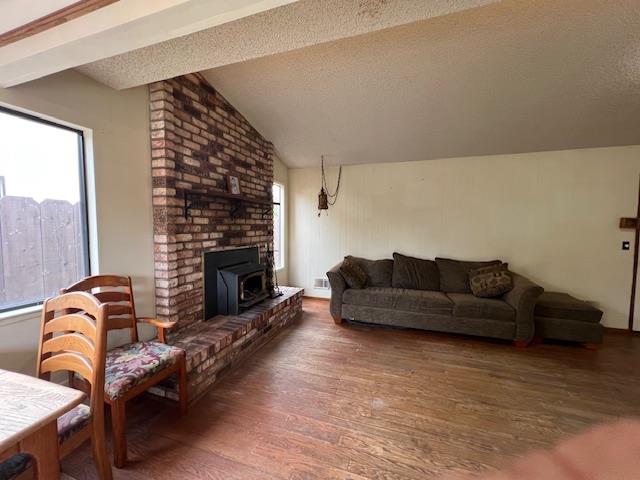 Detail Gallery Image 5 of 13 For 744 San Jacinto Dr, Salinas,  CA 93901 - 3 Beds | 2 Baths