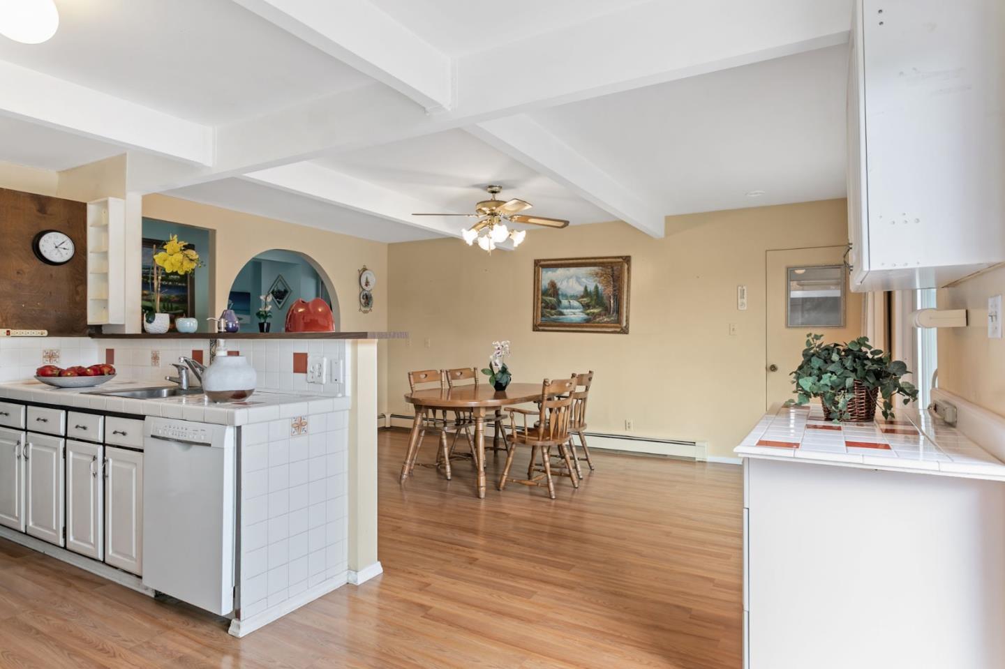 Detail Gallery Image 10 of 41 For 1708 Yorktown Rd, San Mateo,  CA 94402 - 4 Beds | 2 Baths
