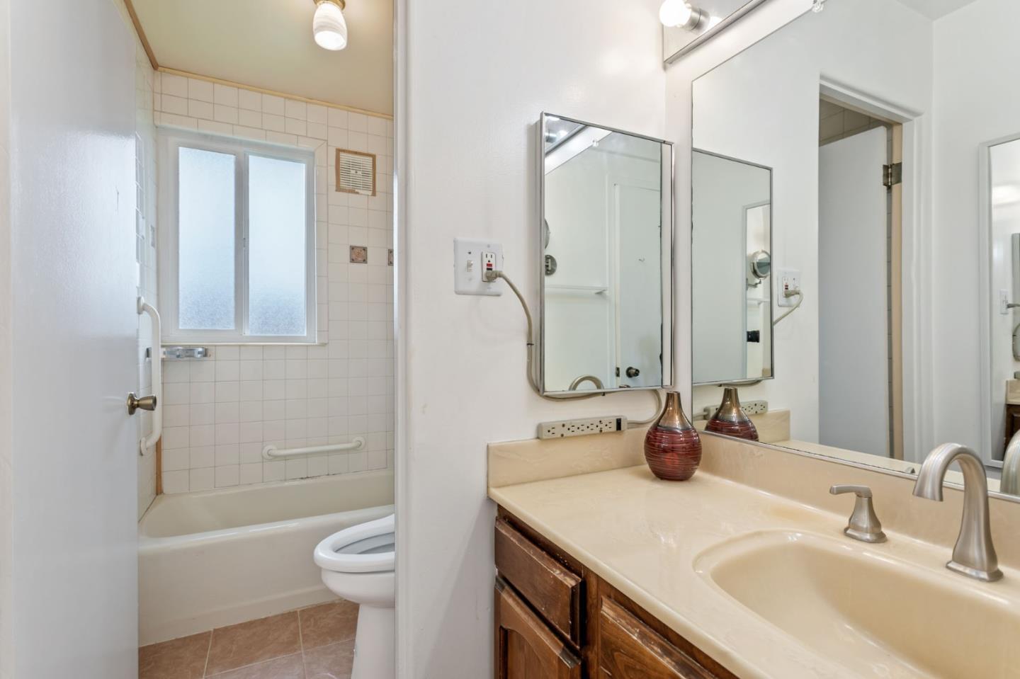 Detail Gallery Image 18 of 41 For 1708 Yorktown Rd, San Mateo,  CA 94402 - 4 Beds | 2 Baths