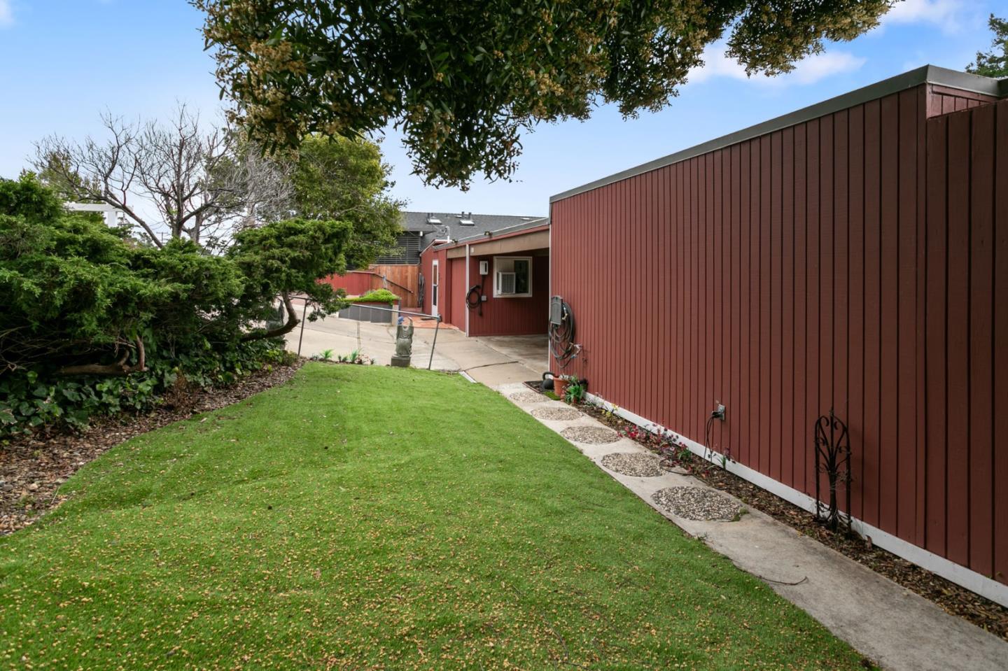Detail Gallery Image 2 of 41 For 1708 Yorktown Rd, San Mateo,  CA 94402 - 4 Beds | 2 Baths