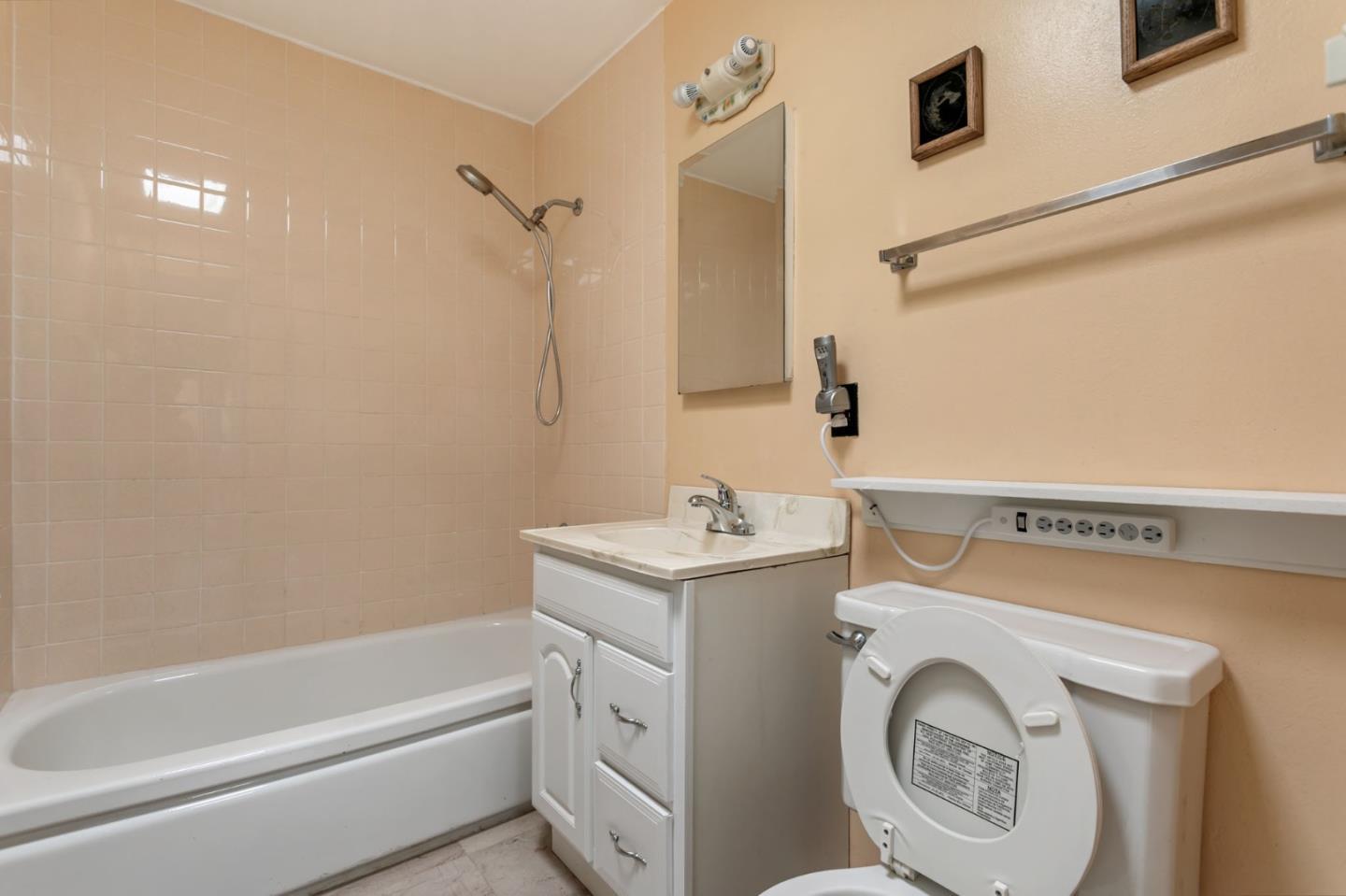 Detail Gallery Image 27 of 41 For 1708 Yorktown Rd, San Mateo,  CA 94402 - 4 Beds | 2 Baths