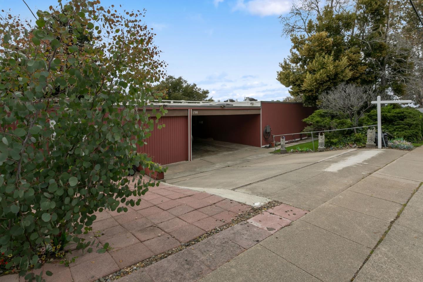 Detail Gallery Image 34 of 41 For 1708 Yorktown Rd, San Mateo,  CA 94402 - 4 Beds | 2 Baths