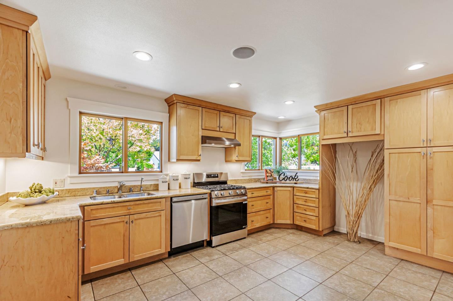 Detail Gallery Image 10 of 50 For 2500 Lost Oaks Dr, San Jose,  CA 95124 - 3 Beds | 2 Baths