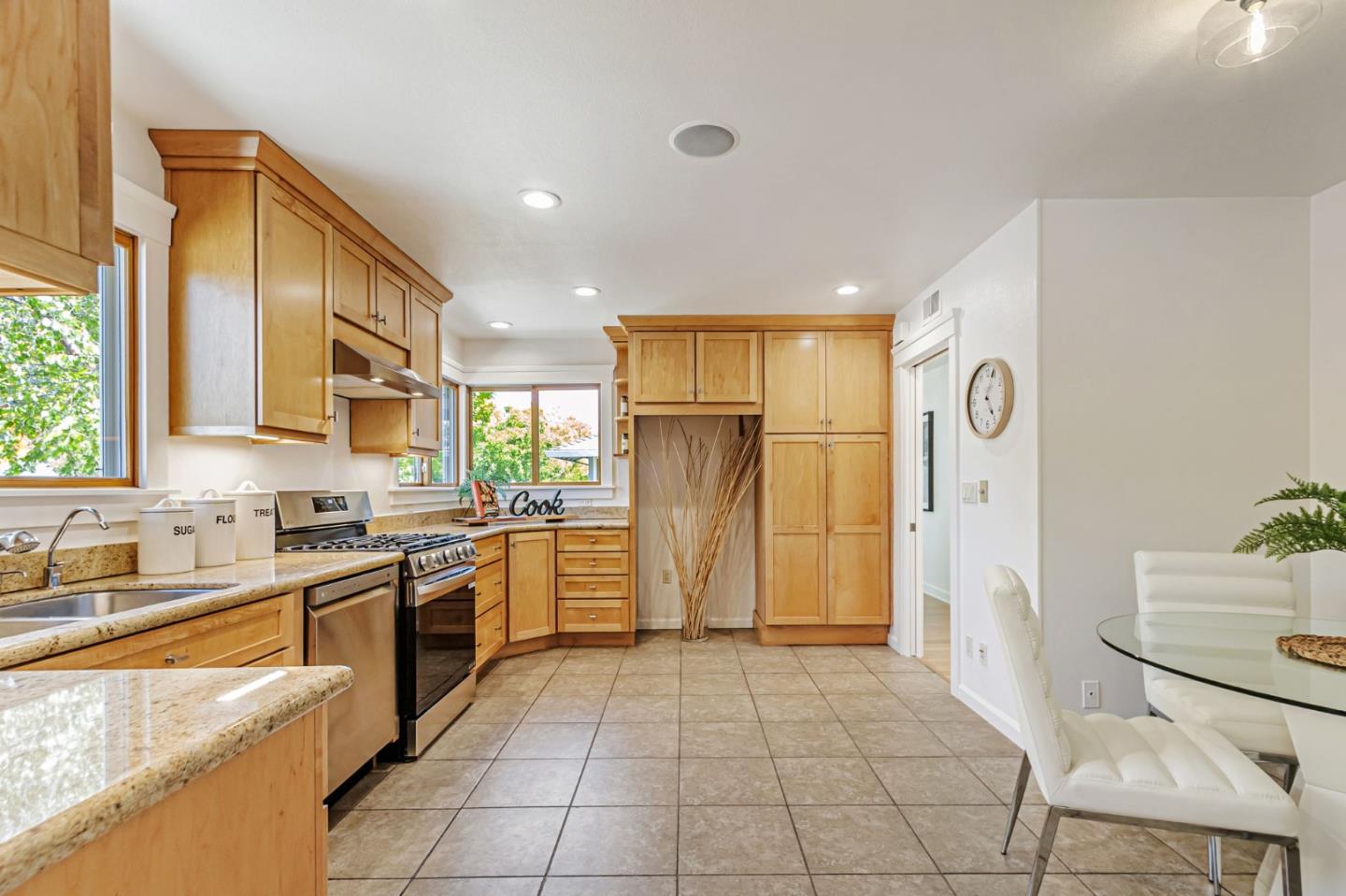 Detail Gallery Image 11 of 50 For 2500 Lost Oaks Dr, San Jose,  CA 95124 - 3 Beds | 2 Baths
