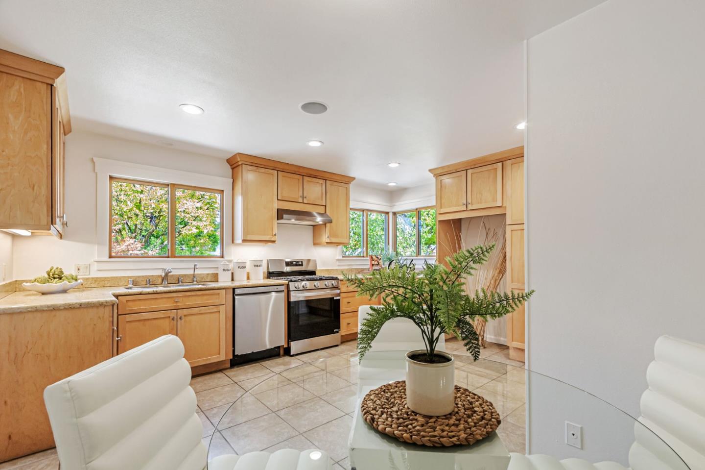 Detail Gallery Image 12 of 50 For 2500 Lost Oaks Dr, San Jose,  CA 95124 - 3 Beds | 2 Baths
