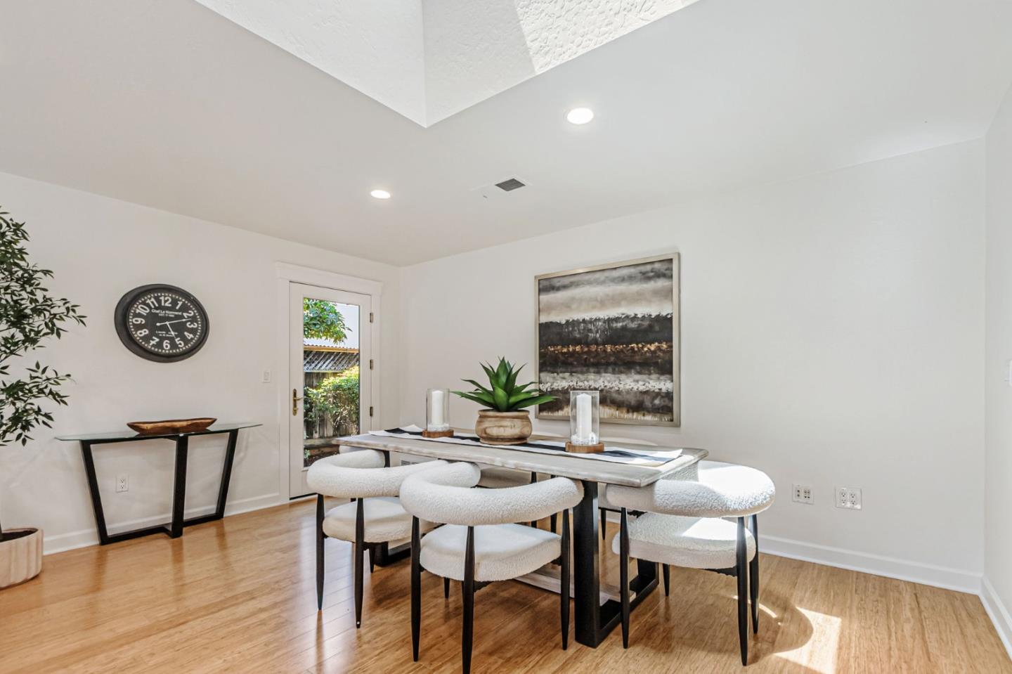 Detail Gallery Image 19 of 50 For 2500 Lost Oaks Dr, San Jose,  CA 95124 - 3 Beds | 2 Baths