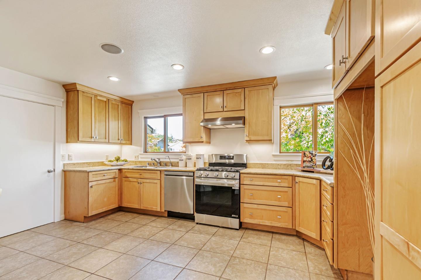 Detail Gallery Image 9 of 50 For 2500 Lost Oaks Dr, San Jose,  CA 95124 - 3 Beds | 2 Baths