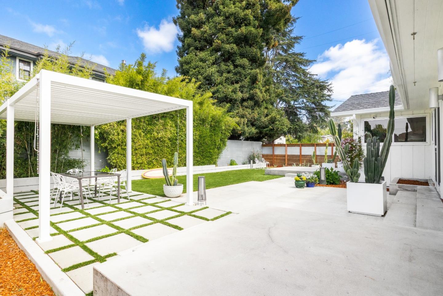 Detail Gallery Image 11 of 44 For 518 King St, Santa Cruz,  CA 95060 - 3 Beds | 2 Baths