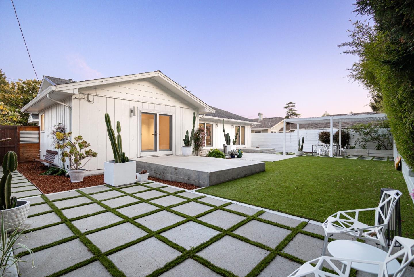 Detail Gallery Image 2 of 44 For 518 King St, Santa Cruz,  CA 95060 - 3 Beds | 2 Baths